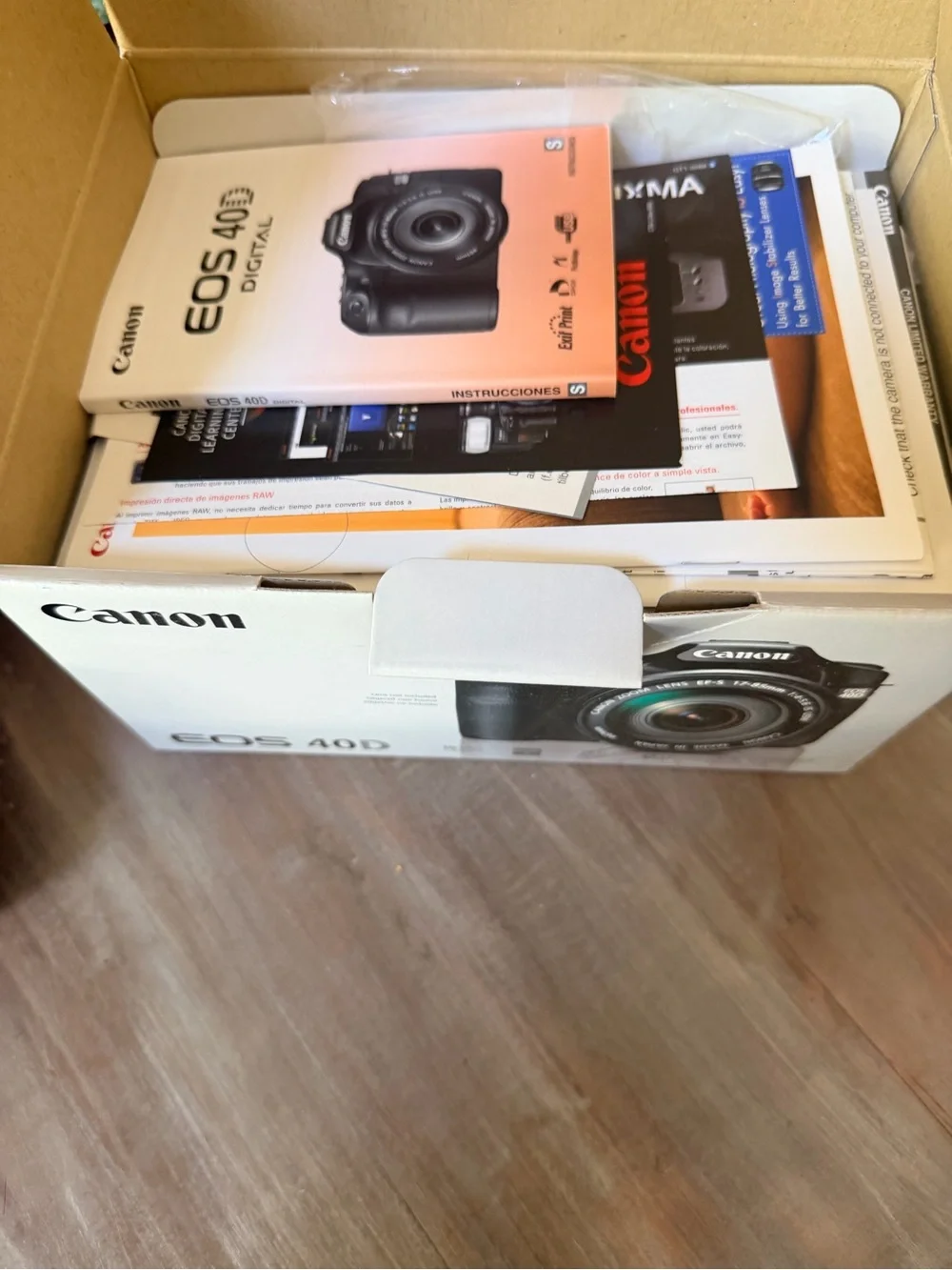 Canon EOS 40D DSLR with Tamron AF 18-200